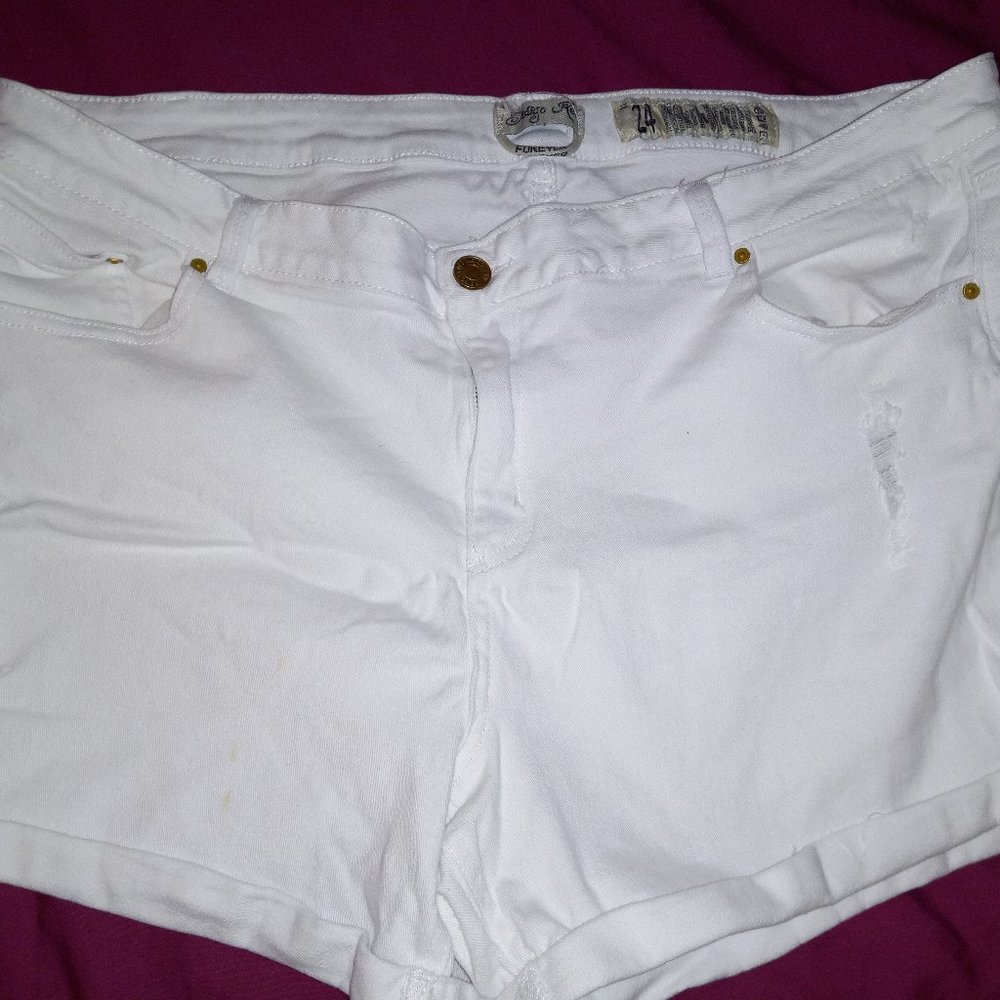 Indigo Rein distressed shorts
